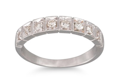 Lot 175 - A DIAMOND SET RING, the circular diamonds...