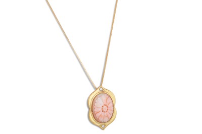 Lot 183 - A CARVED CORAL PENDANT, to an18ct yellow gold...