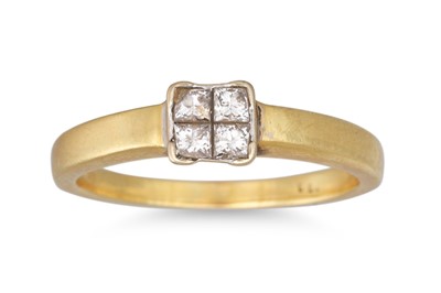 Lot 390 - A DIAMOND CLUSTER RING, set with princess cut...