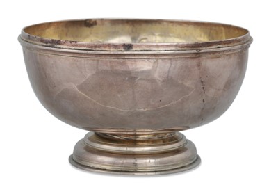 Lot 566 - AN EARLY GEORGIAN CIRCULAR SILVER OPEN BASIN,...