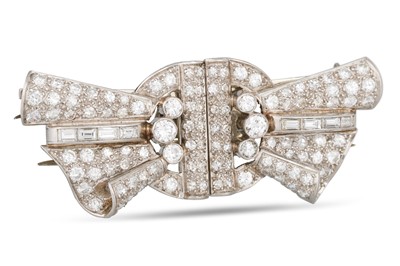 Lot 435 - AN EARLY 20TH CENTURY DIAMOND DOUBLE CLIP...