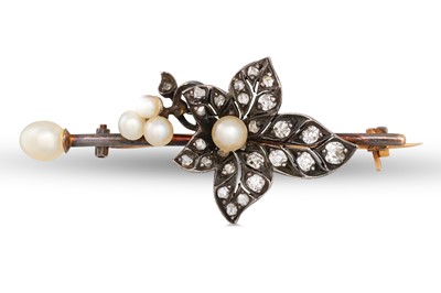 Lot 247 - AN ANTIQUE DIAMOND AND PEARL BROOCH, of floral...