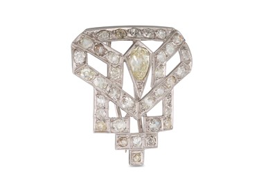 Lot 452 - AN ANTIQUE SINGLE CLIP DIAMOND BROOCH, set...