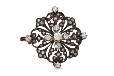 Lot 319 - AN ANTIQUE DIAMOND SET BROOCH, set with old...