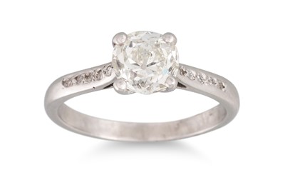 Lot 456 - A VINTAGE DIAMOND SOLITAIRE RING, the old cut...