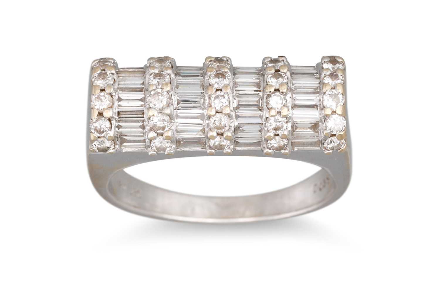 Lot 438 - A DIAMOND CLUSTER RING, roll top set with