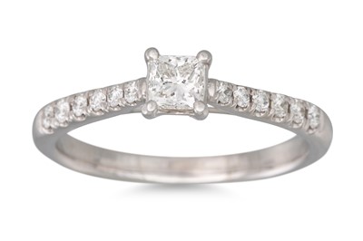 Lot 277 - A DIAMOND SOLITAIRE RING, the princess cut...