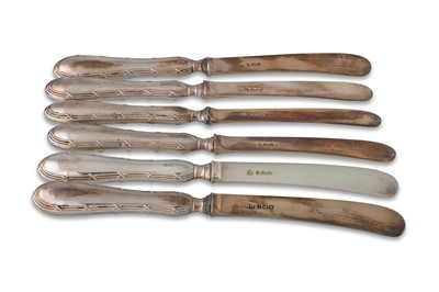 Lot 509 - A SET OF SIX GEORGE V SILVER FRUIT KNIVES,...