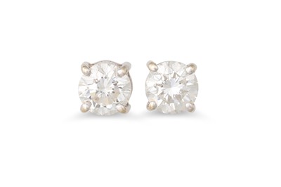 Lot 267 - A PAIR OF DIAMOND STUD EARRINGS, the brilliant...